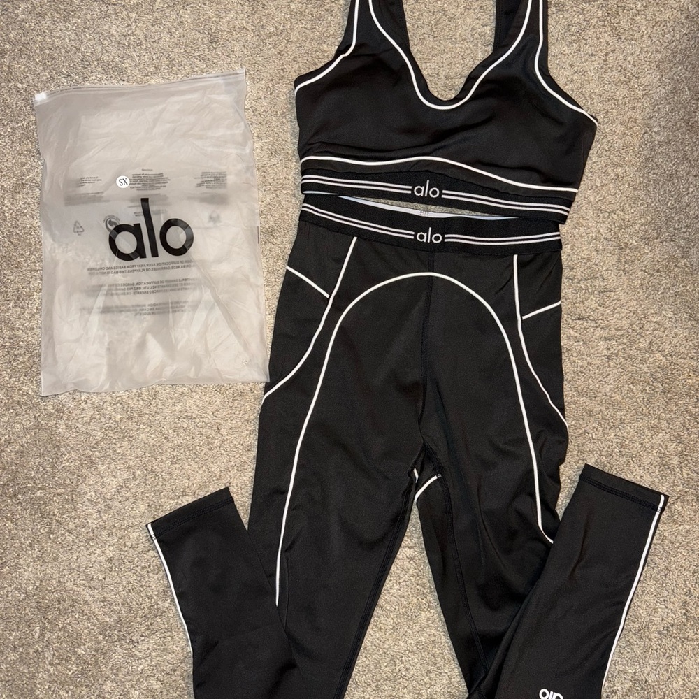 ALO Yoga Black and White Sports Bra replica